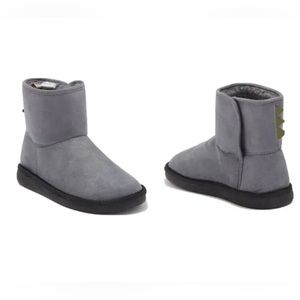 NWT Carters Serrato Childrens boots unisex size 10! Just in time for winter!